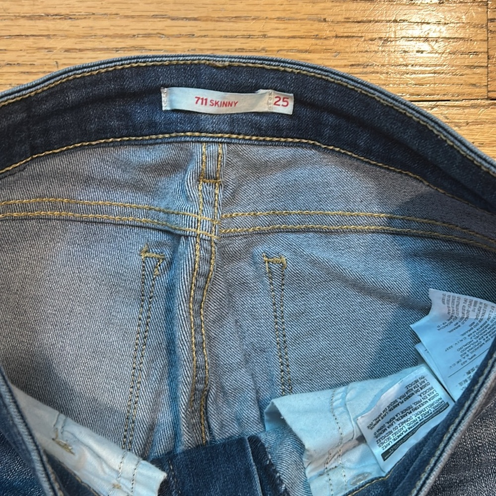 Levi’s Blue Denim Jeans - Picture 2 of 3